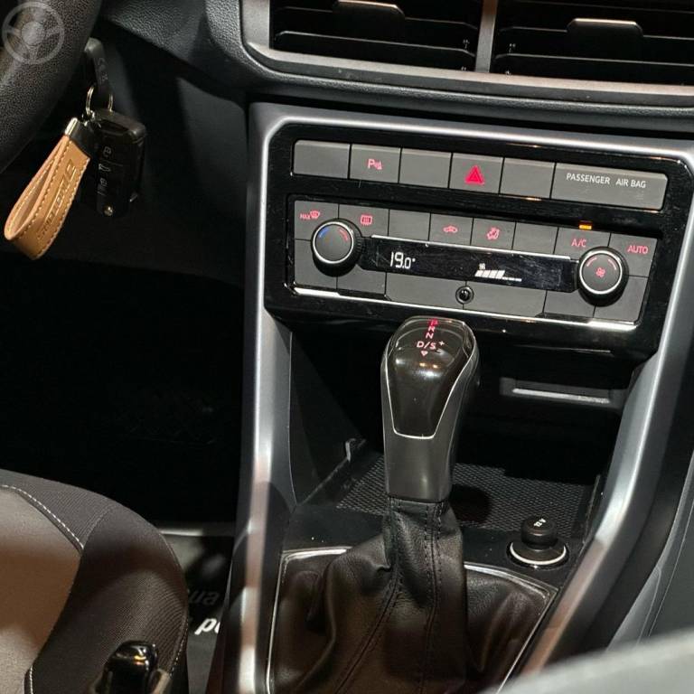 VOLKSWAGEN - T-CROSS - 2019/2020 - BRANCA - R$ 112.800,00