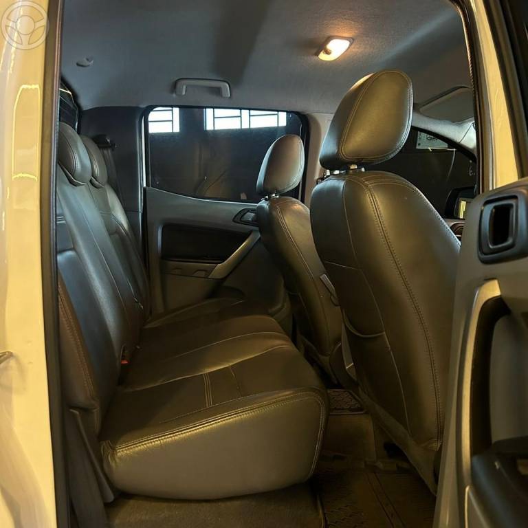 FORD - RANGER - 2018/2019 - BRANCA - R$ 139.800,00