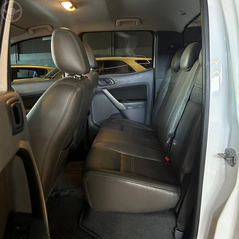 FORD - RANGER - 2018/2019 - BRANCA - R$ 139.800,00