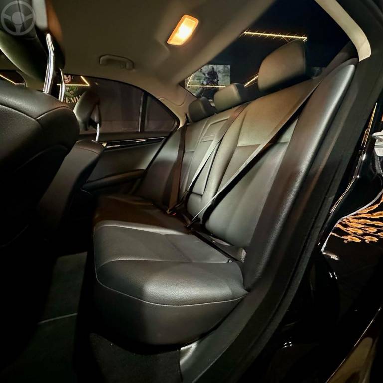 MERCEDES-BENZ - C 180 - 2011/2012 - PRETA - R$ 58.800,00