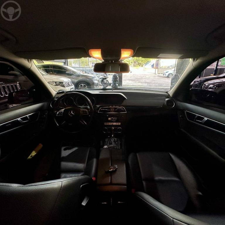 MERCEDES-BENZ - C 180 - 2011/2012 - PRETA - R$ 58.800,00