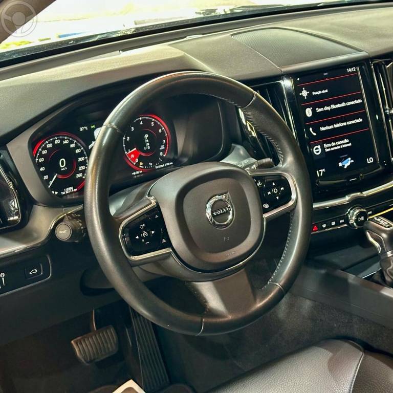 VOLVO - XC60 2.0 T5 MOMENTUM 4P AUTOMATICO - 2018/2019 - AZUL - R$ 172.800,00