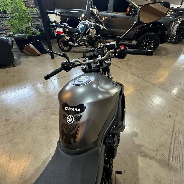 YAMAHA - XJ6 N ABS - 2016/2017 - CINZA - R$ 53.800,00