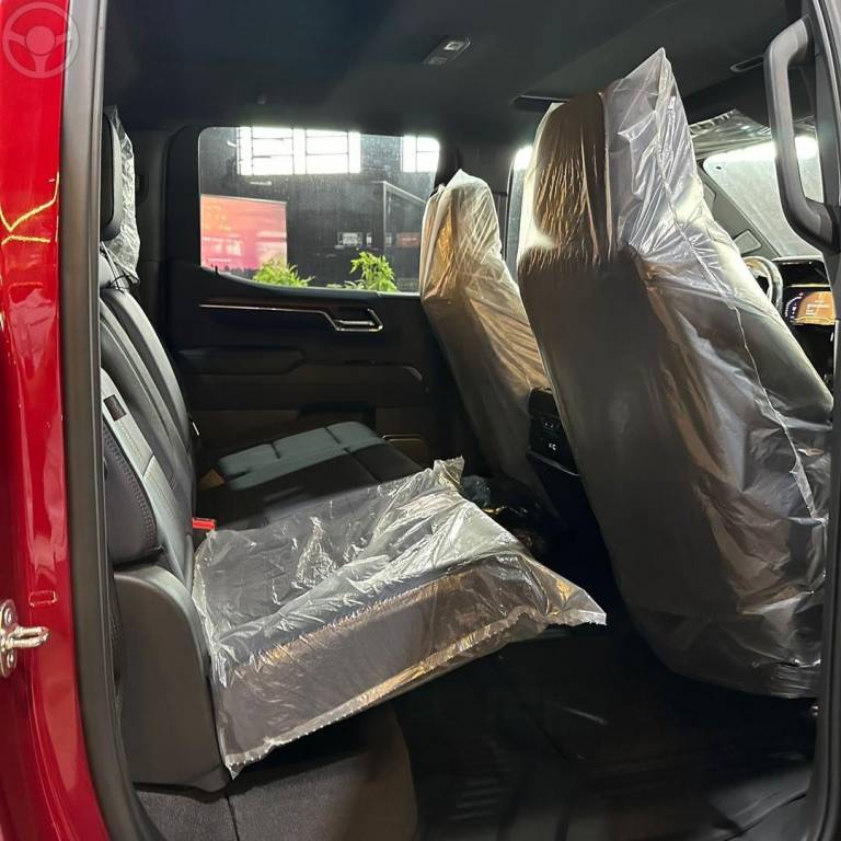CHEVROLET - SILVERADO - 2025/2024 - VERMELHA - R$ 479.800,00
