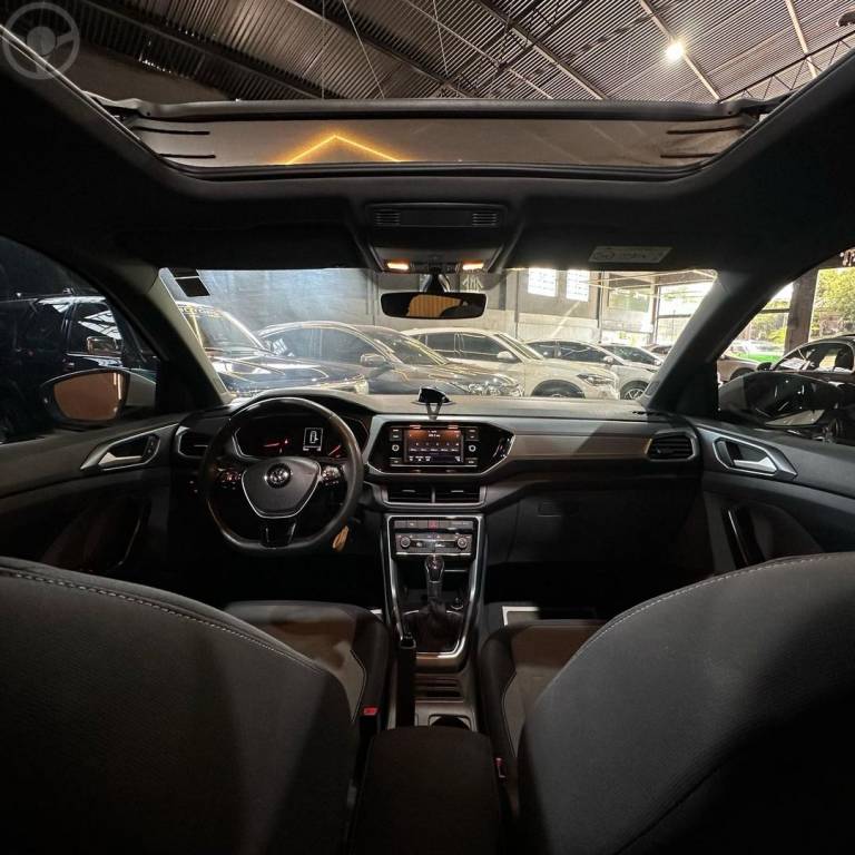 VOLKSWAGEN - T-CROSS - 2019/2020 - BRANCA - R$ 112.800,00