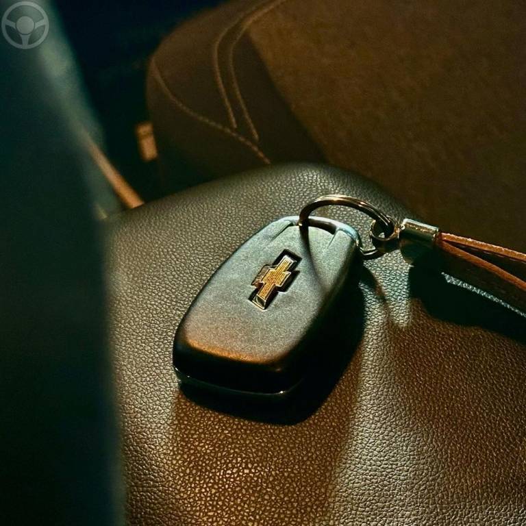 CHEVROLET - TRACKER - 2022/2023 - CINZA - R$ 109.800,00