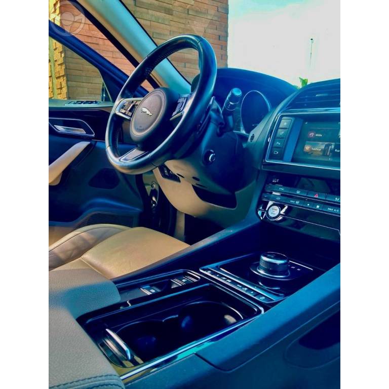 JAGUAR - F-PACE 2.0 16V TURBO DIESEL PRESTIGE AWD 4P AUTOMATICO - 2017/2018 - AZUL - R$ 198.000,00