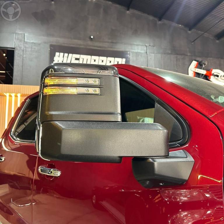CHEVROLET - SILVERADO - 2025/2024 - VERMELHA - R$ 479.800,00