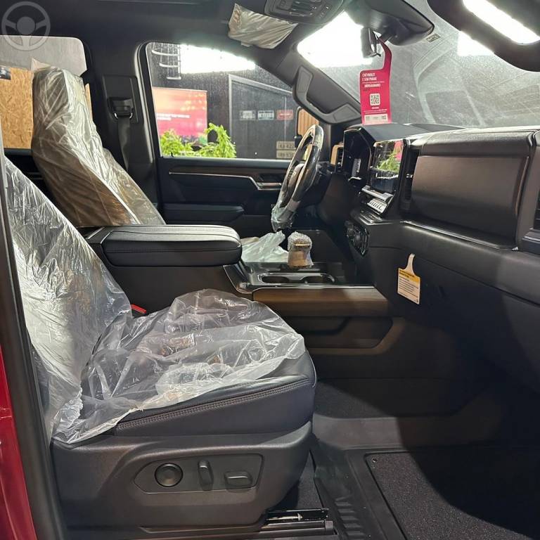 CHEVROLET - SILVERADO - 2025/2024 - VERMELHA - R$ 479.800,00