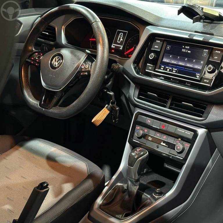 VOLKSWAGEN - T-CROSS - 2019/2020 - BRANCA - R$ 112.800,00
