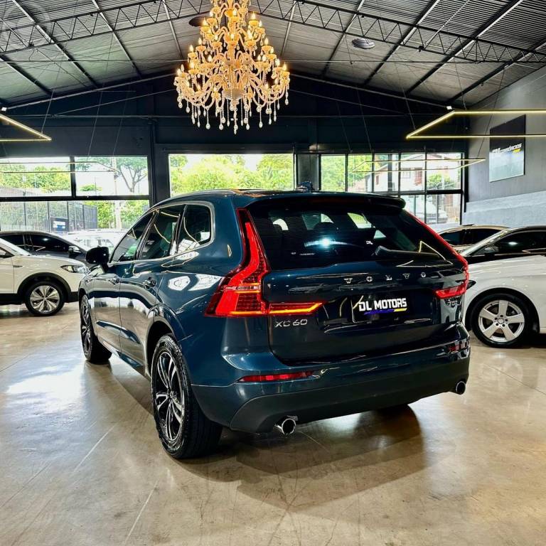 VOLVO - XC60 2.0 T5 MOMENTUM 4P AUTOMATICO - 2018/2019 - AZUL - R$ 172.800,00