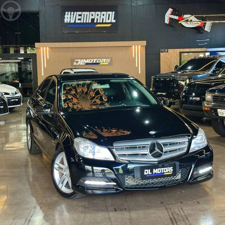 MERCEDES-BENZ - C 180 - 2011/2012 - PRETA - R$ 58.800,00
