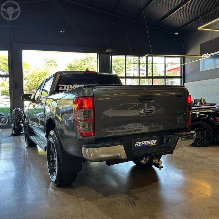 FORD - RANGER - 2021/2022 - CINZA - R$ 153.800,00