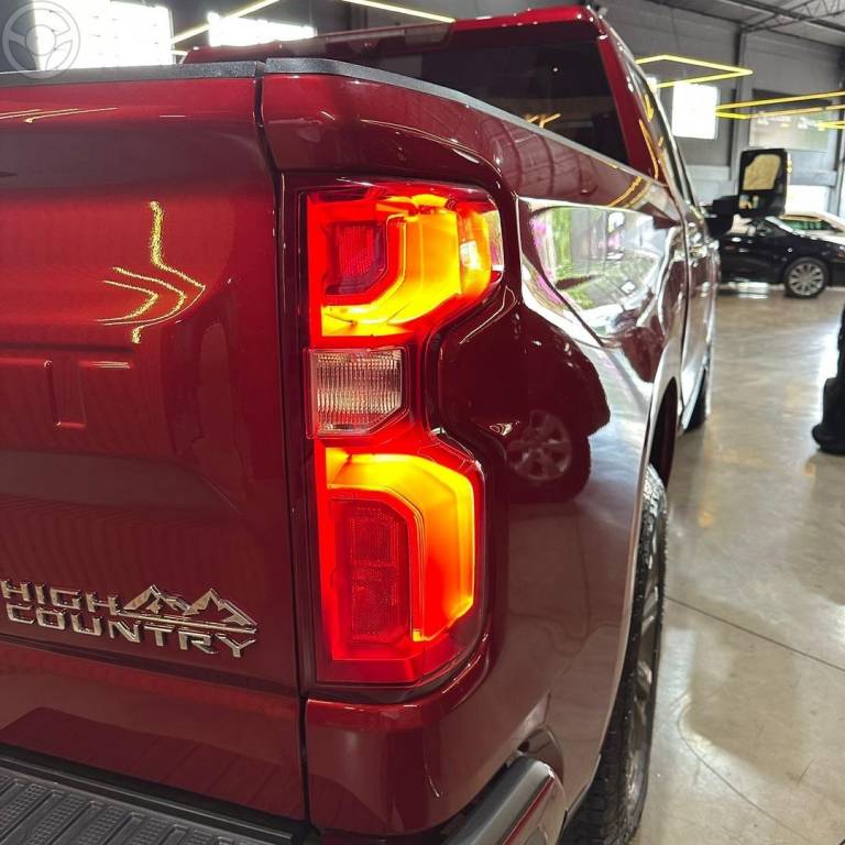 CHEVROLET - SILVERADO - 2025/2024 - VERMELHA - R$ 479.800,00