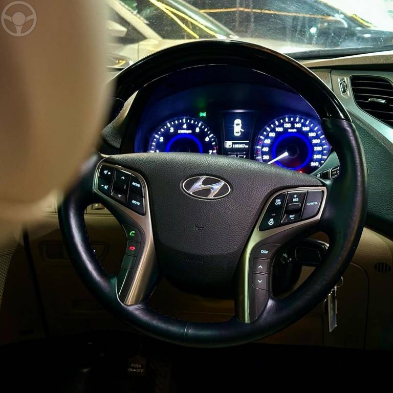 HYUNDAI - AZERA - 2013/2014 - BRANCA - R$ 79.800,00