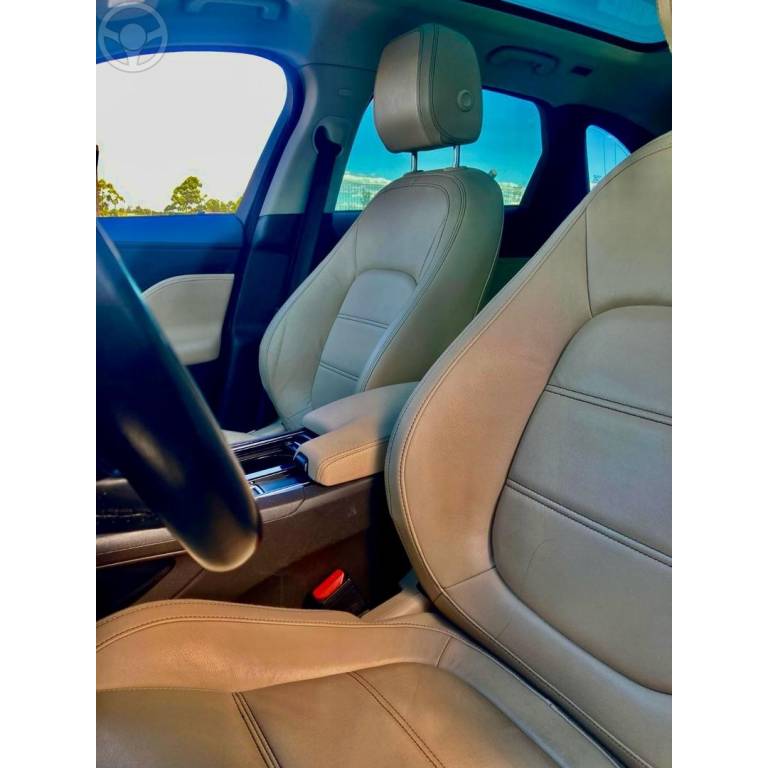 JAGUAR - F-PACE 2.0 16V TURBO DIESEL PRESTIGE AWD 4P AUTOMATICO - 2017/2018 - AZUL - R$ 198.000,00