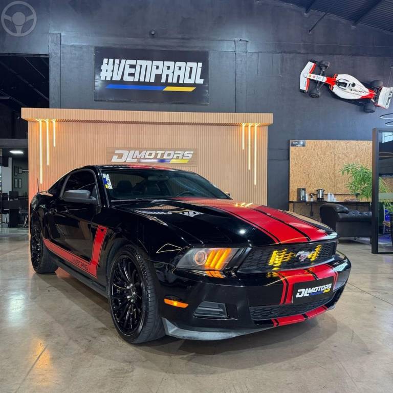 FORD - MUSTANG 3.7 COUPE V6 24V 2P MANUAL - 2011/2012 - PRETA - R$ 245.800,00