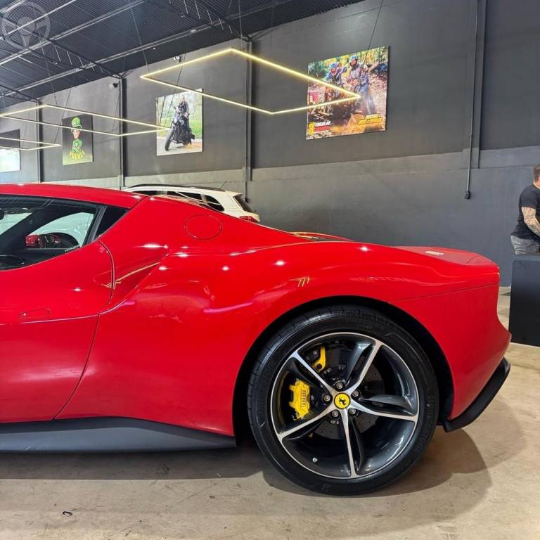 FERRARI - FF - 2025/2025 - VERMELHA - R$ 3.999.800,00