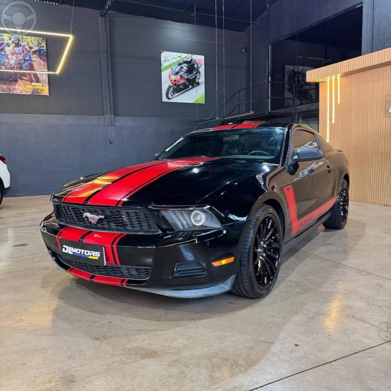 FORD - MUSTANG 3.7 COUPE V6 24V 2P MANUAL - 2011/2012 - PRETA - R$ 245.800,00